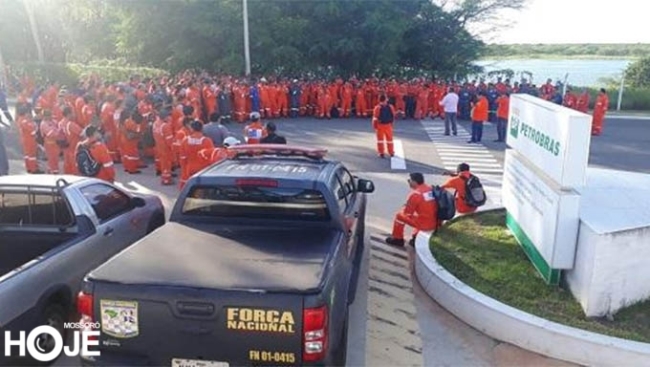 Petroleiros vão à greve para baixar preços do gás de cozinha e combustíveis