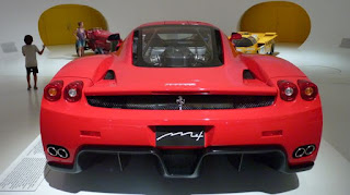 Museo Enzo Ferrari de Módena.