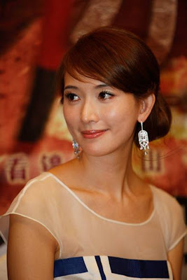 หลินจื้อหลิง ( Lin Chi ling ) นางเเบบสุดสวยใต้หวัน ที่มีข่าวลือว่าขายตัว