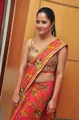 anasuya sizzling saree stills-thumbnail-2