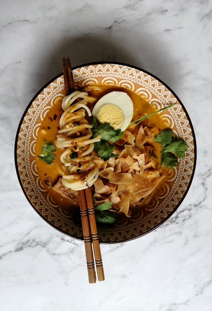 Burmese Chicken Khow Suey (Khowse), burmese, burmese cuisine, burmese food, soup, food, recipe, food pictures, food photography, noodle soup, coconut, chicken, khow suey, khowse, spicy fusion kitchen