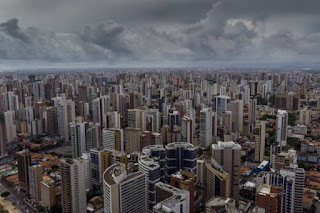 Por que o sinal de Internet pode ficar pior quando chove? Entenda