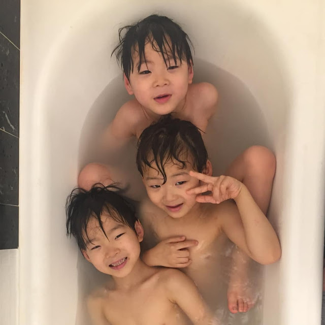 宋一國更新INS 三胞胎長大後也一起洗澡好歡樂