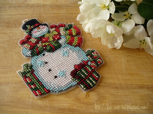 Снеговик, вышитый крестом 70-08896 "Snowman Ornament" от фирмы Dimensions - ёлочное украшение