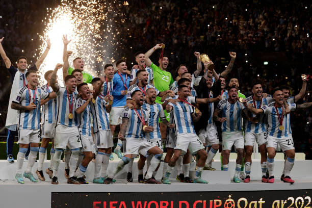 Lionel Messi of Argentina and team lift trophy
