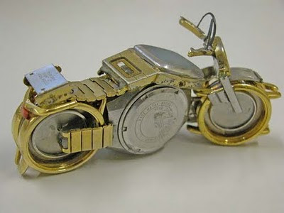 Miniatur-Sepeda-Motor-Dari-Jam-Tangan