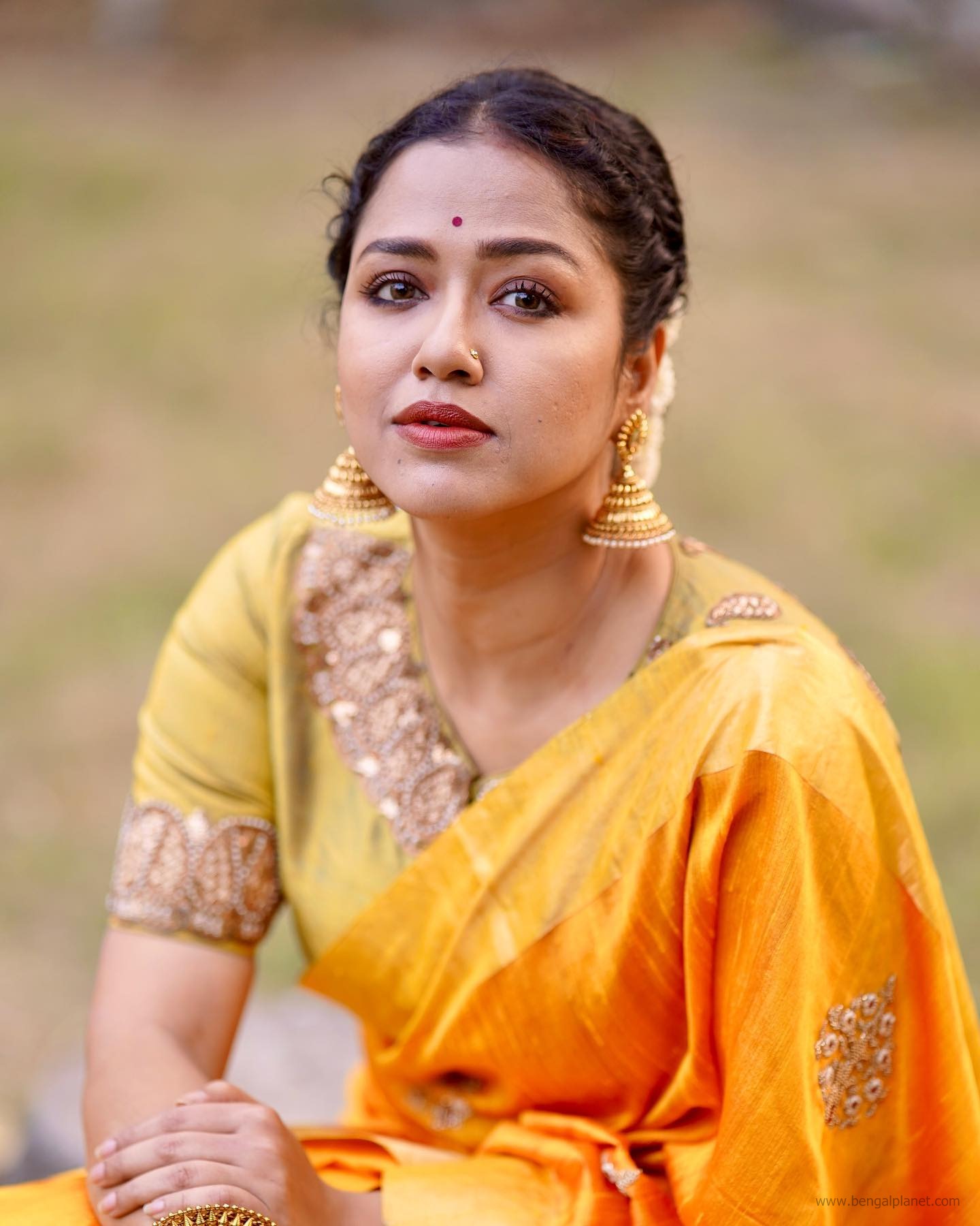 Sohini-Sarkar-cute-and-stunning-photoshoot-in-Saree-18-Bengalplanet.com