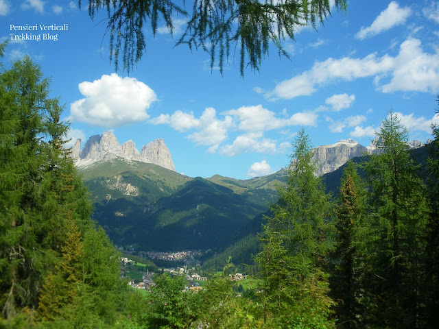 Vista del Sassolungo dal Rifugio Baita Locia Contrin