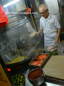 Tiong-Bahru-Yi-Sheng-Fried-Hokkien-Prawn-Mee-ABC-Market-Singapore-中峇鲁益生炒福建虾面