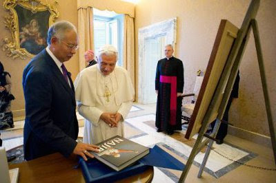 Pope Benedict XVI dan Datuk Najib