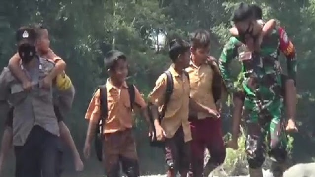 Elementary School Students in Aceh Besar