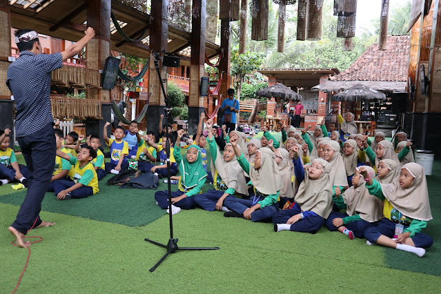 Kursus Bahasa Inggris anak SD Dijamin Bisa di Desa Bahasa Borobudur