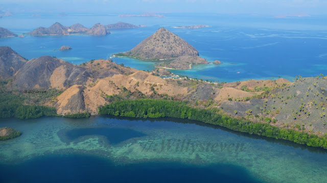  Nusa Tenggara Timur yaitu Provinsi di Indonesia yang tak pernah gagal dalam membuatku te Aerial Photography Part 11 : Komodo National Park