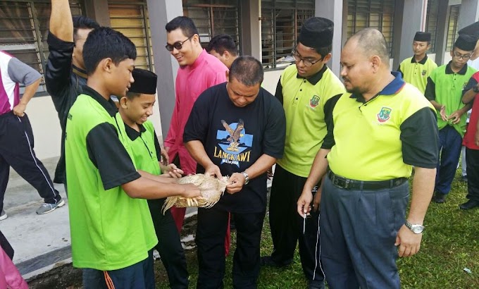 Bila Cikgu Ajar Pelajar Cara Sembelih Ayam Dengan Betul