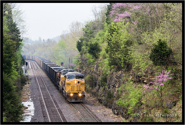 UP 6578 and UP 7253 lead a coal train east on Union Pacific's Jefferson City Subdivision.