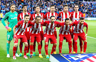 CLUB ATLÉTICO DE MADRID - Madrid, España - Temporada 2016-17 - Oblak, Savic, Filipe Luis, Gabi, Giménez y Godín; Saúl, Griezmann, Juanfran, Koke y Carrasco - LEICESTER CITY F. C. 1 (Jamie Vardy) ATLÉTICO DE MADRID 1 (Saúl Ñíguez) - 18/04/2017 - UEFA Champons League, cuartos de final, partido de vuelta - Leicester, Inglaterra, King Power Stadium - Por tercera vez en cuatro años, el Atlético de Madrid volverá a estar en las semfinales de la Liga de Campeones tras superar en la eliminatoria a un gran Leicester. Los rojiblancos sufrieron demasiado tras el tanto de Saúl, pero frenaron a un conjunto inglés que no perdió la fe hasta el último momento.