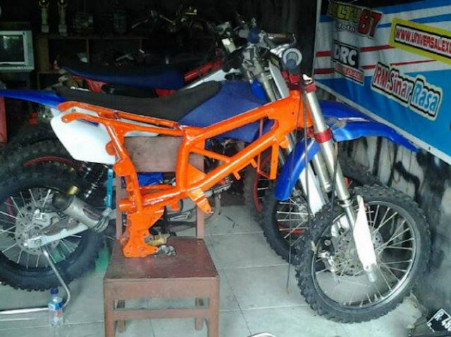 Berikut dibawah ini kumpulan Gambar Trail yamaha jupiter Z grasstrack Modif Frame Terbaru Bebek Modif Trail Jupiter Z Grasstrack