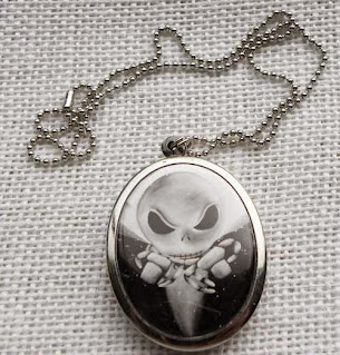 Ugly alien pendant and chain necklace