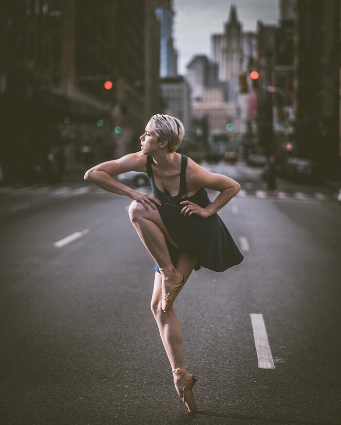 37 Captivating Portraits Of Ballet Dancers Dancing On New York Streets