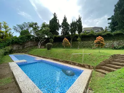 Kolam renang Villa Borneo