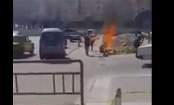 بالفيديو ... شاب مصري يشعل النار في نفسه بسبب بلاغ كيدي بالإسكندرية