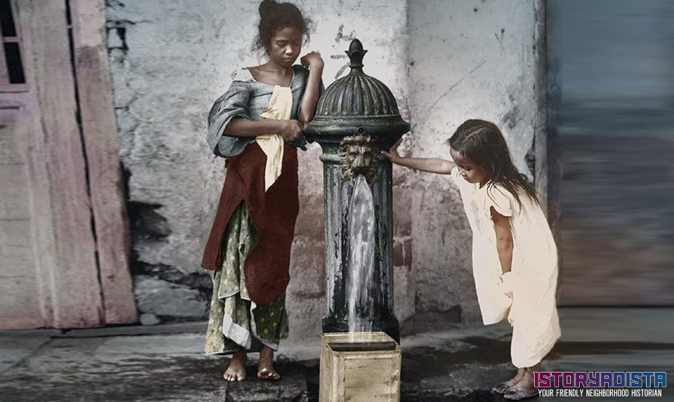 Filipino children at water hydrant (c1900s)