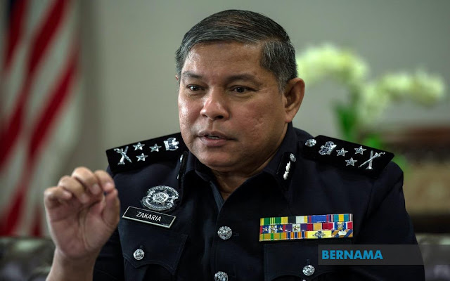 Polis sahkan tahan bekas pegawai menteri, sepasang suami isteri | Polis hari ini mengesahkan menahan bekas setiausaha politik bekas Menteri Wilayah Persekutuan Khalid Samad serta sepasang suami isteri bagi membantu siasatan berhubung aduan sebuah firma arkitek mengenai arahan pembangunan (DO) palsu.