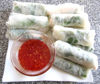 Photo of fresh shrimp spring rolls on a plate with the sweet and spicy dipping sauce