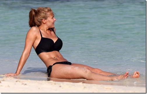 Gemmad Atkinson Bikini Pictures At Beach In Aruba