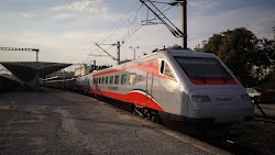 Μετά τις φιέστες στη Θεσσαλονίκη, το τρένο επιστρέφει Ιταλία, γιατί ακόμη οι υποδομές στο σιδηροδρομικό δίκτυο της Ελλάδας δεν είναι έτοιμες...