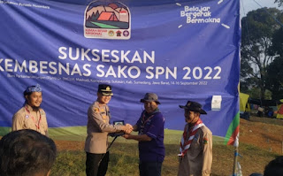 Kapolres Sumedang Tinjau Dan Berikan Bantuan Logistik Bagi Peserta Perkemahan Besar SAKO SPN Di Kiarapayung Sumedang