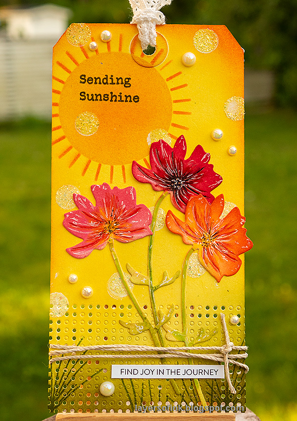 Layers of ink - Inky Sunshine Poppy card by Anna-Karin Evaldsson.