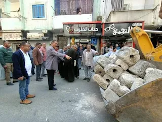 رئيس المدينة يأمر بإزالة جميع الحواجز الخرسانية بشوارع نجع حمادي