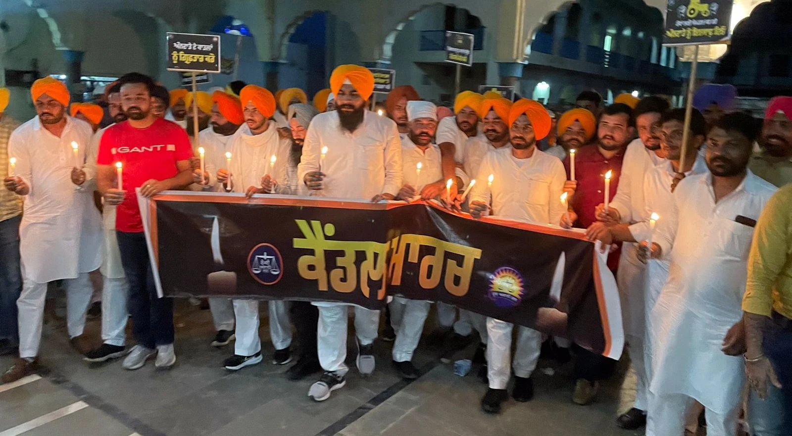 ਲਖੀਮਪੁਰ ਖੀਰੀ  ਸ਼ਹੀਦ ਕਿਸਾਨਾਂ ਦੀ ਆਂਤਮਿਕ ਸ਼ਾਂਤੀ ਲਈ ਯੂਥ ਅਕਾਲੀ ਦਲ ਵੱਲੋਂ ਕੱਢਿਆ ਕੈਂਡਲ ਮਾਰਚ