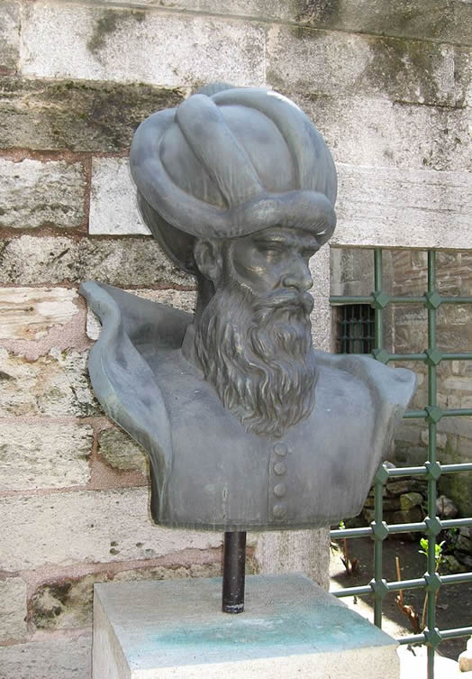 Abdul-Menan Sinan statue