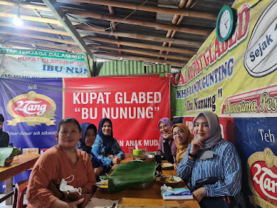 Warung kupat glabed Bu Nunung