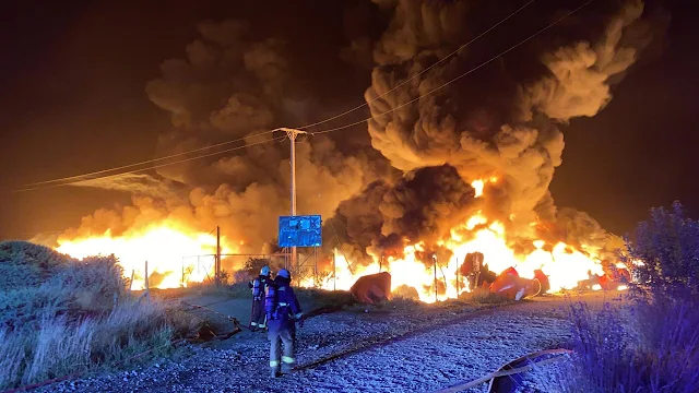 🔥Incendio afecta empresa de plásticos en Puerto Montt 🚒▶