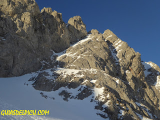 Fernando Calvo guia de alta montaña UIAGM , picos de europa escaladas al picu urriellu naranjo de bulnes