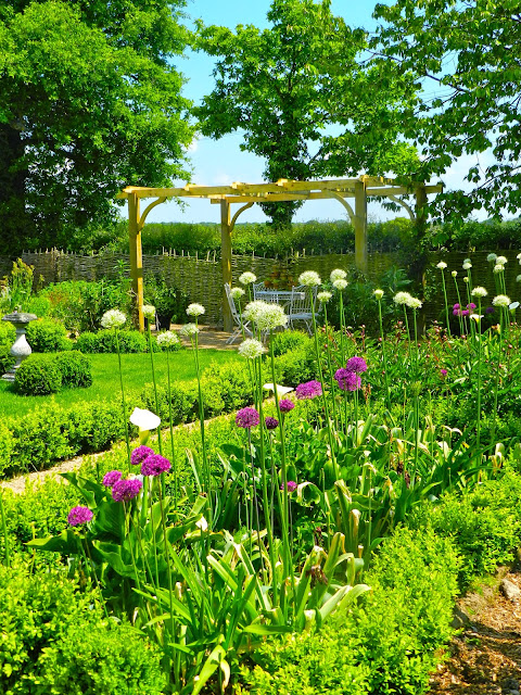 Modern Country garden