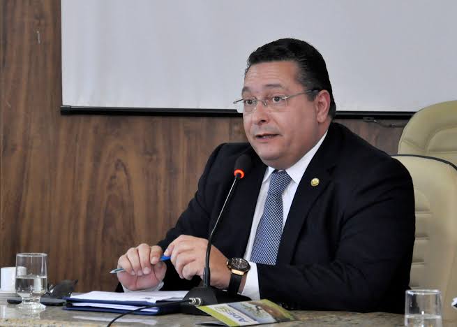 SENSATO: EZEQUIEL RESTRINGE ATIVIDADES DA ASSEMBLEIA 