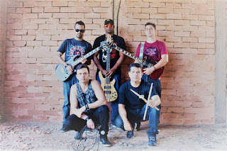 http://vnoticia.com.br/noticia/2189-banda-via-aerea-segue-embalando-ao-som-do-bom-e-velho-rock-and-roll