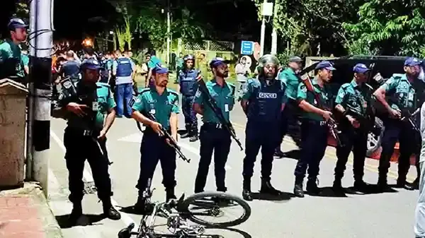 গুলশানে পুলিশের এলোপাতাড়ি গুলিতে সহকর্মী নিহত, পথচারী গুলিবিদ্ধ