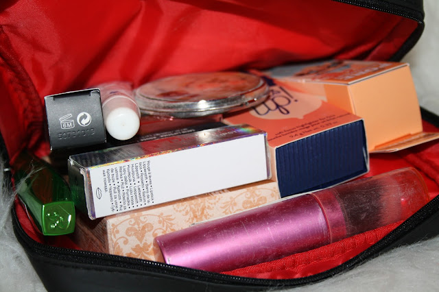 MyShowcase: Christmas Dolores Ltd Edition Beauty Bag