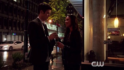 The Flash (2014 / TV-Show / Series) - S01E12 'Crazy for You' Teaser - Screenshot