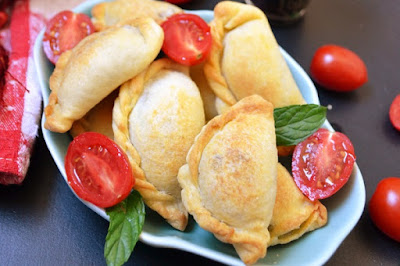 فطائر الدجاج ,فطائر ,فطائر بالجبن ,http://tabkhzake.blogspot.com/2016/04/Chicken-pies.html