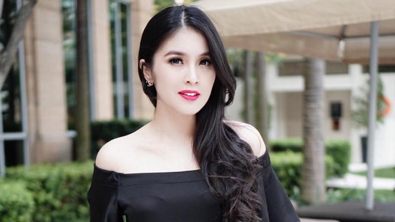 Cari Anak Sambil Live Instagram, Sandra Dewi Dituding 