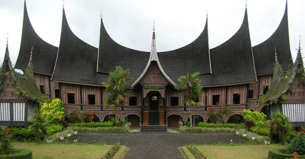Rumah Adat Sumatera Barat  Rumah Gadang Gambar  dan  