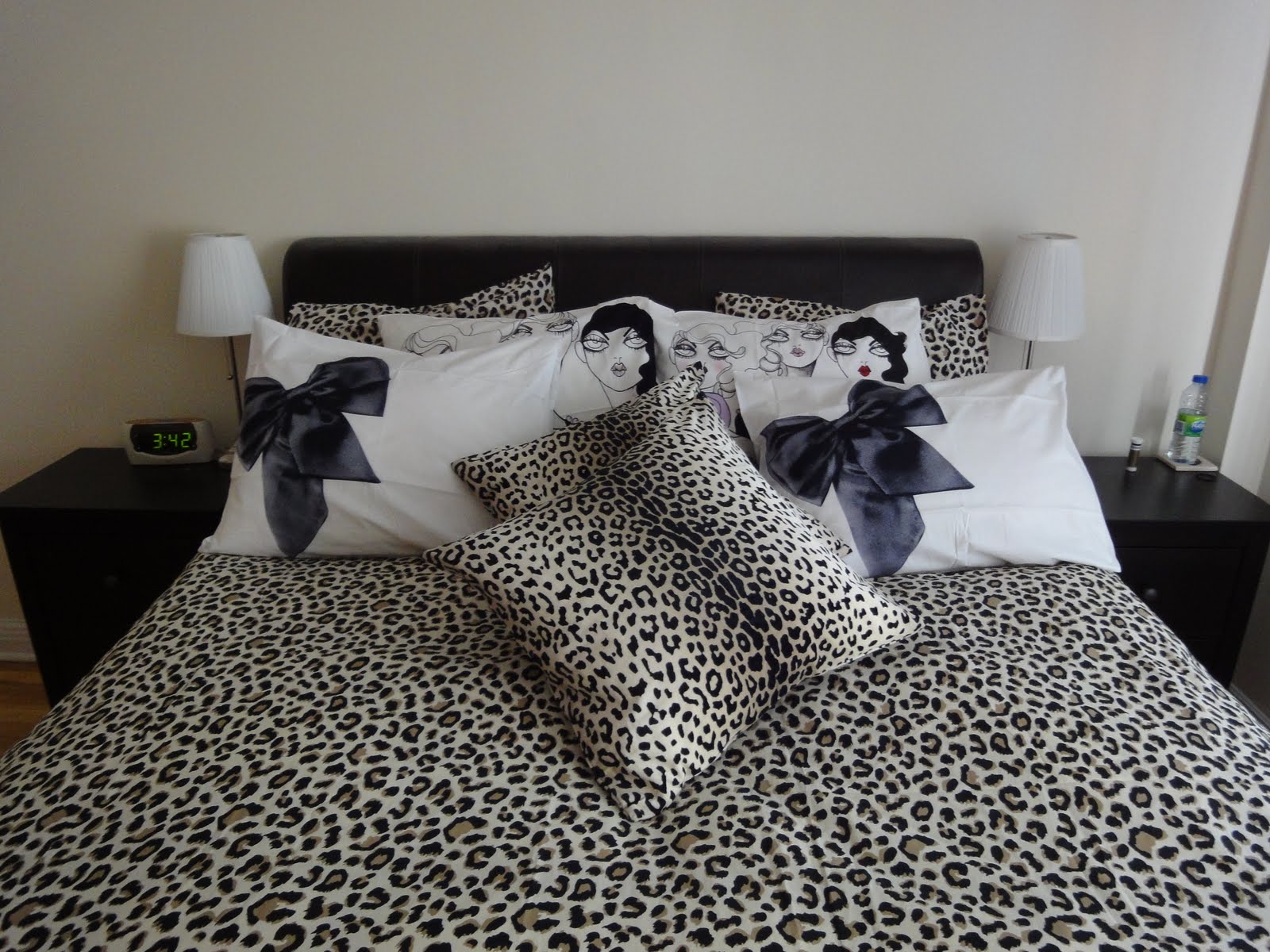 ViktoriaLove: Leopard In The Bedroom