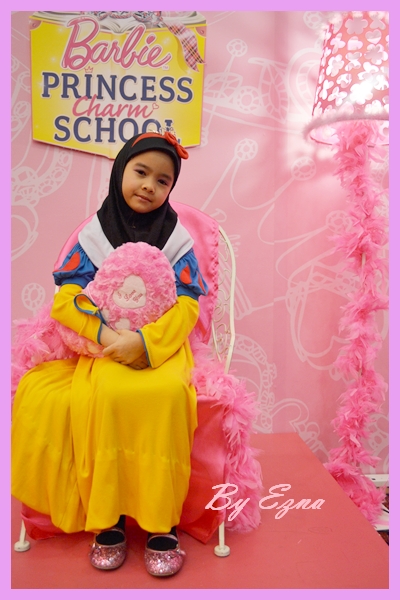 Barbie Princess Charm School