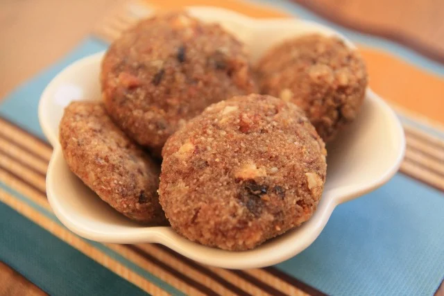 Nutricionista Dani Borges ensina receita de cookie proteico de chocolate para comer sem culpa